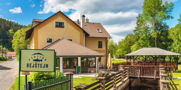 Pobyt na Šumavě: útulný penzion u řeky Otavy včetně snídaně