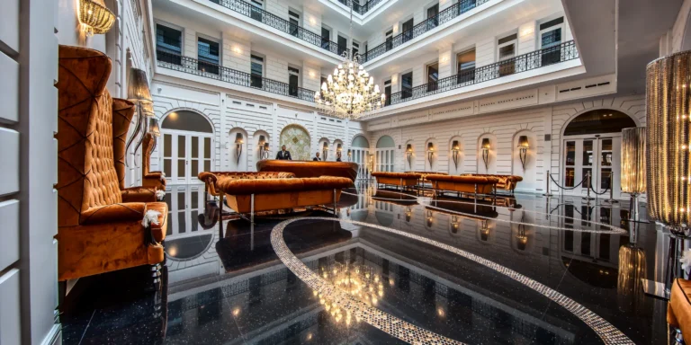 Hotel v centru Budapešti: snídaně v michelinské restauraci a neomezený vstup do wellness