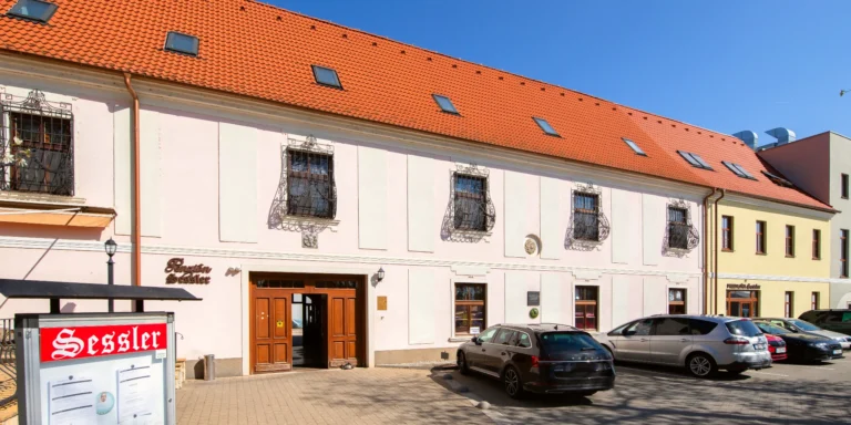 Překvapte svou polovičku romantickým pobytem v Trnavě: pivní lázně, chutné jídlo i wellness