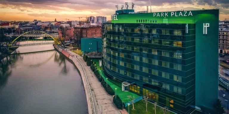 4* pobyt u centra Vratislavi: hotel přímo u Odry, možnost snídaně, sauna, akce 2 děti zdarma