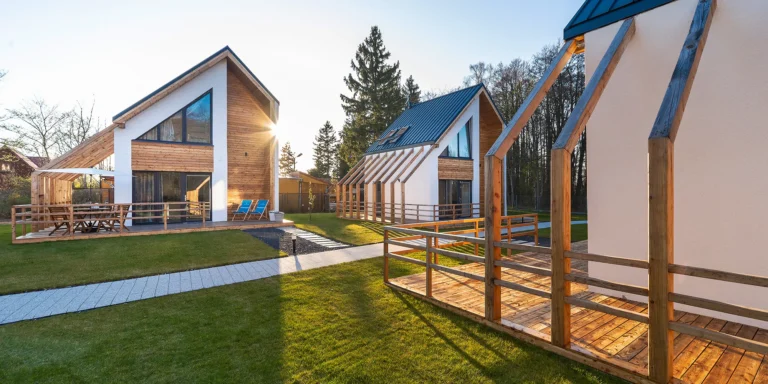 Dovolená na Baltu: moderní domky ve skandinávském stylu až pro 6 osob i snídaně