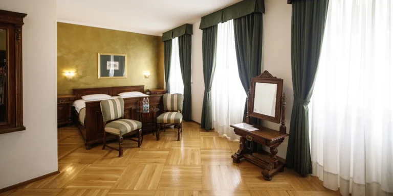 Pobyt na Malé Straně: hotel přímo pod Petřínem, snídaně i hodinka relaxu v sauně