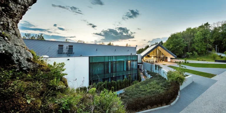 Polská Jura – skalní město, vinice a klid: krásný hotel s wellness, polopenze, 2 děti zdarma