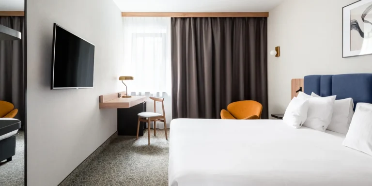 Půvabný hotel v historickém parku nedaleko Krakova se snídaní nebo polopenzí