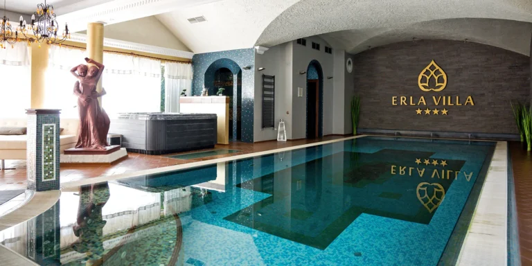 Adult friendly hotel v historickém centru Egeru: snídaně nebo polopenze a neomezený wellness