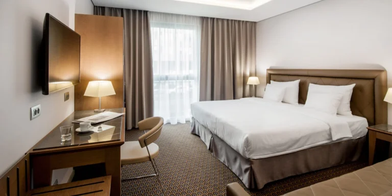 Moderní hotel na Rohanském nábřeží s bohatými snídaněmi