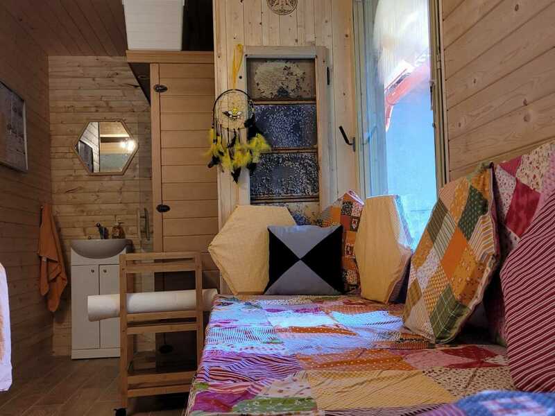 Apiterapie: Včelí terapie v sauně, masáž a relaxace na úlech - Obrázek 5