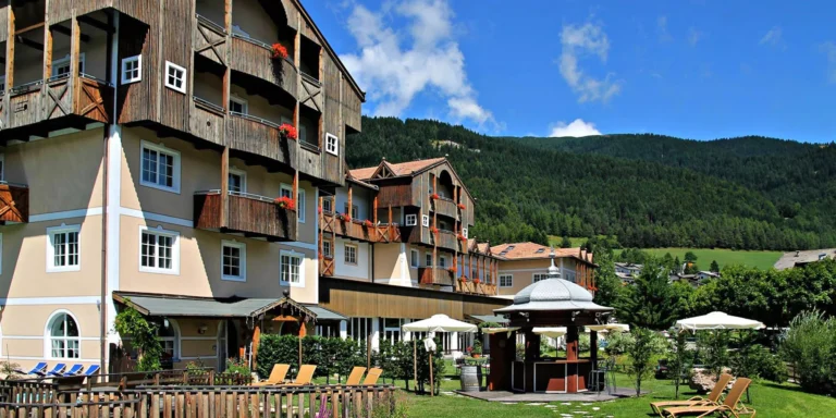 Trentinské Alpy pro turisty i lyžaře: dovolená ve 3* hotelu s polopenzí a bazénem