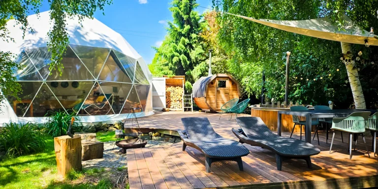 Pobyt v Nepomuku: luxusní glamping igloo v zahradě se saunou a koupacím sudem