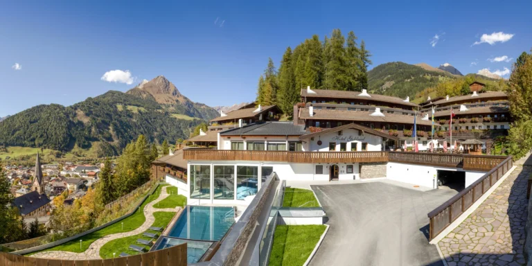 Matrei v Tyrolsku: hotel přímo na svahu, polopenze i wellness s infinity bazénem