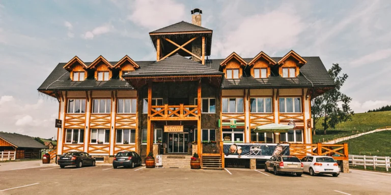 Apartmány ve venkovském stylu s prohlídkou Nestville Distillery a degustací piva, destilátů nebo čokolády