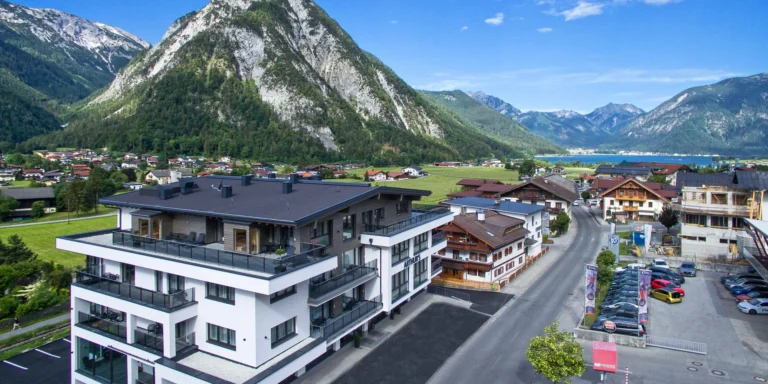 Dovolená v Rakousku: hotel se snídaní a privátním wellness, 1,3 km od jezera Achensee