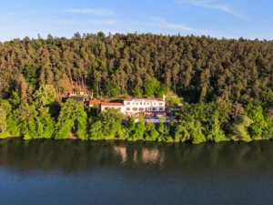 Pobyt v hotelu na břehu přehrady Plumlov: snídaně, polopenze i plná penze s degustačním menu