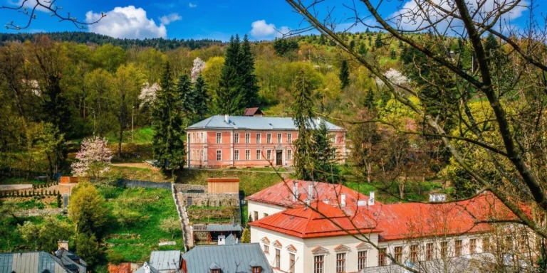 Elegantní nově zrekonstruované pokoje a apartmány v klidné části centra Banské Štiavnice