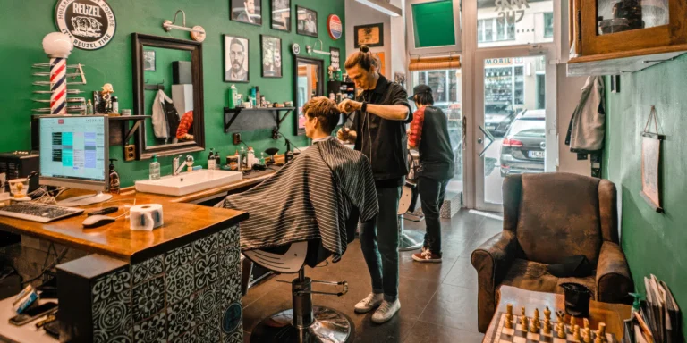 Barber: balíček stříhání, úprava vousů nebo ultimátní péče pro muže
