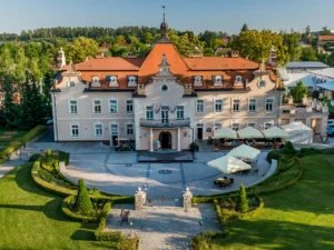 Kouzelný pobyt na zámku Berchtold: snídaně, večeře, wellness i prohlídka