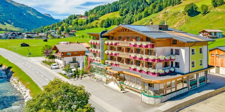 Dovolená v rakouském Saalbachu: 4* hotel s polopenzí, saunový svět, turistický ráj