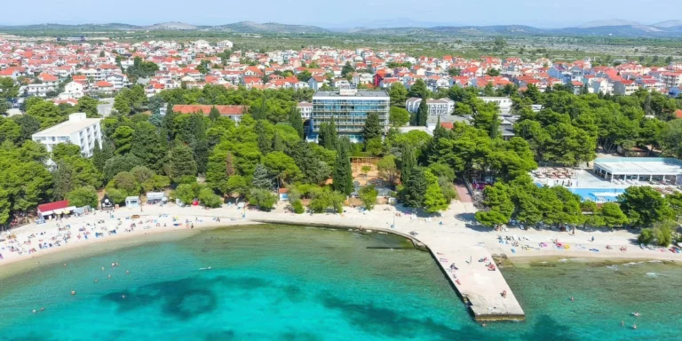 Vodice: pobyt ve 3* hotelu Imperial u pláže vč. polopenze