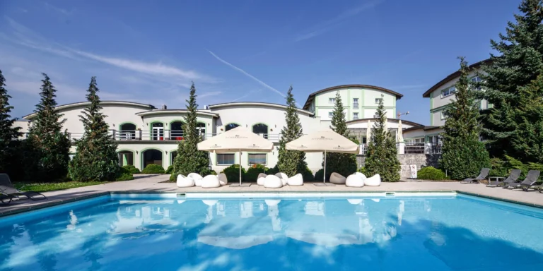 Pobyt v Plzni: 4* hotel se snídaní, pivo či sekt, venkovní bazén a sleva na tenis