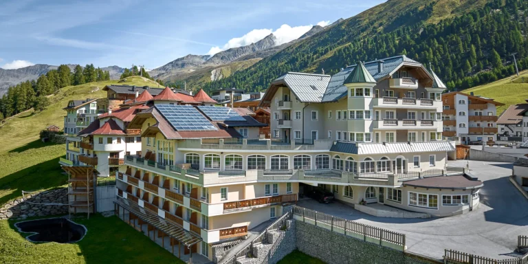 Údolí Ötztal: hotel Alpenaussicht kousek od svahu, božské výhledy, jídlo i wellness