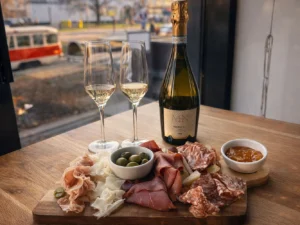 Chutný zážitek v italském stylu: míchané prkénko s italskými specialitami i proseccem pro dva