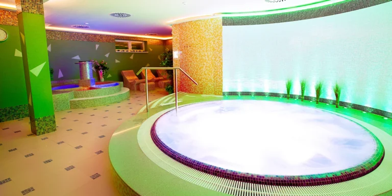 Kouzelná dovolená v Demänovské dolině: pobyt se snídaní či polopenzí a vstupem do wellness