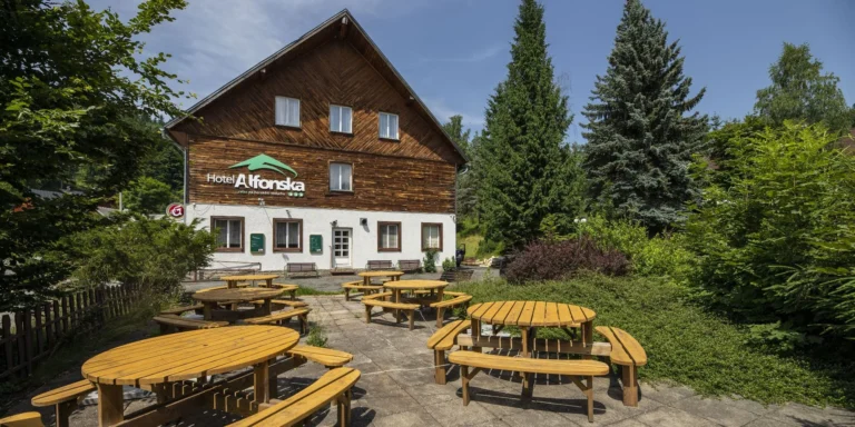 Pohodová dovolená v Krkonoších: horský hotel přímo u sjezdovky, polopenze
