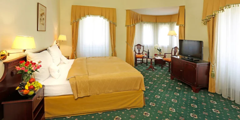 Užijte si Karlovy Vary: pobyt ve 4* hotelu se snídaní či polopenzí, vč. parkování zdarma