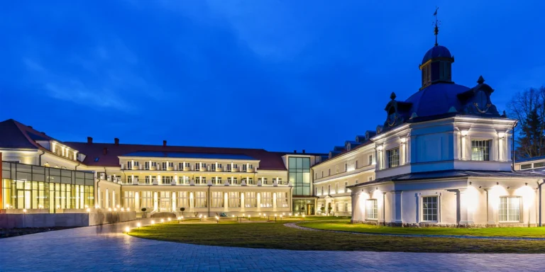 Luxus a hýčkání v Turčianských Teplicích: lázeňské procedury, neomezený vstup do Spa & Aquapark a koupel s léčivým pramenem