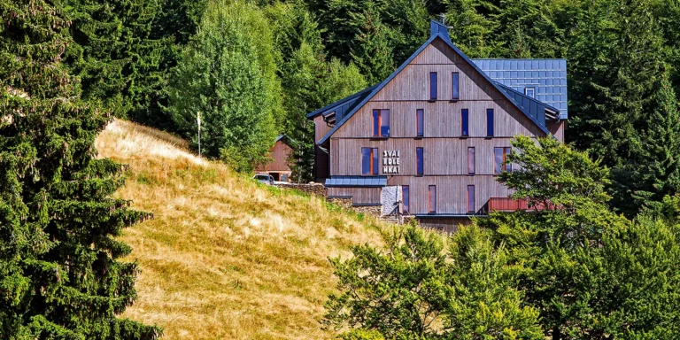 Pobyt v Krkonoších: horské apartmány Classic nebo De Luxe až pro 10 osob