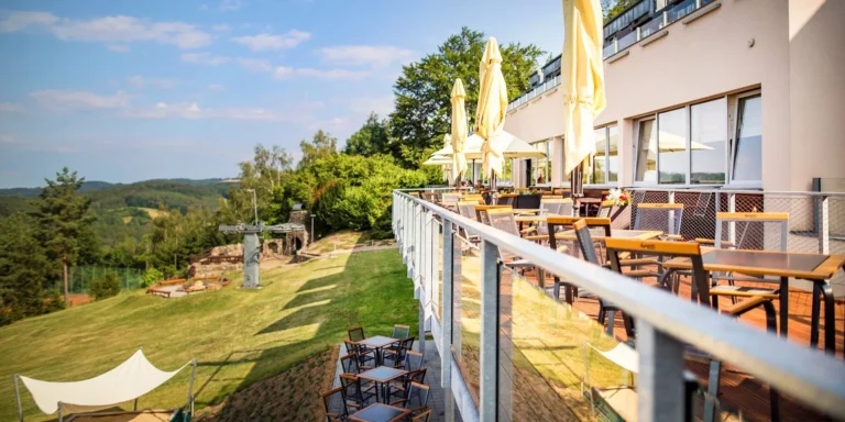 Pobyt na Monínci: hotel s vnitřním bazénem, vířivkou a snídaní