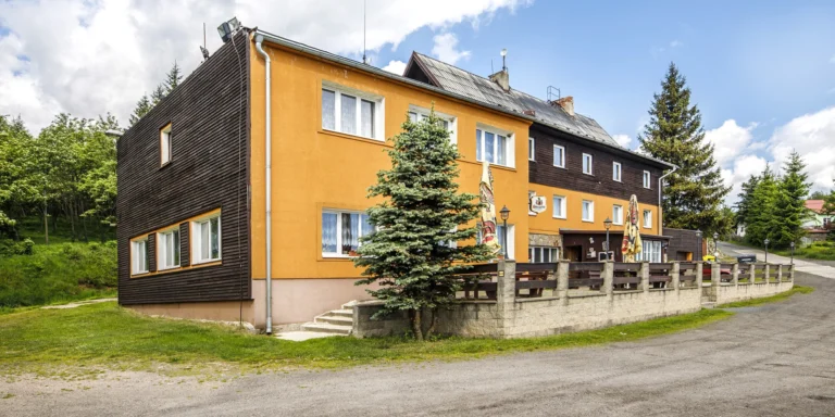 Aktivní dovolená v Krušných horách: hotel s polopenzí či plnou penzí, vč. sauny
