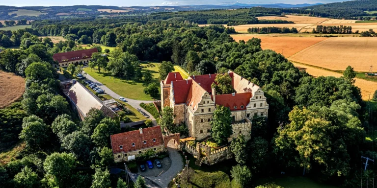 Luxusní adults only zámek s neomezeným vstupem do Spa by L'Occitane a snídaní či polopenzí