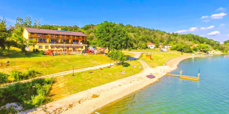 Pobyt se snídaní nebo polopenzí a saunou u slovenského moře