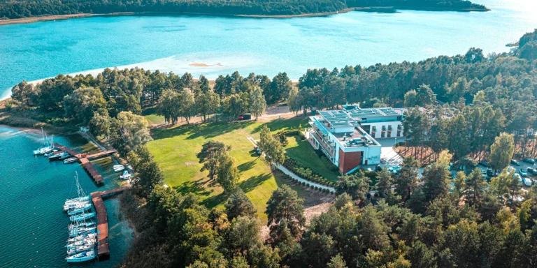 4* hotel u malebného polského jezera v srdci přírodní rezervace: jídlo, wellness