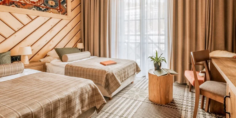 Rodinná dovolená v polské Krynici: hotel na svahu kousek od lázní, wellness i sleva na lanovku