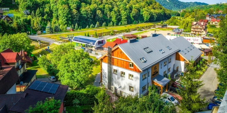 Vila u dolní stanice lanovky v lázeňské Szczawnici s množstvím aktivit v okolí a možností snídaní