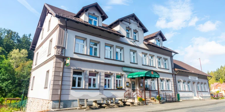 Aktivní relax v Krušných horách: strava i privátní sauna a zapůjčení ferratových setů