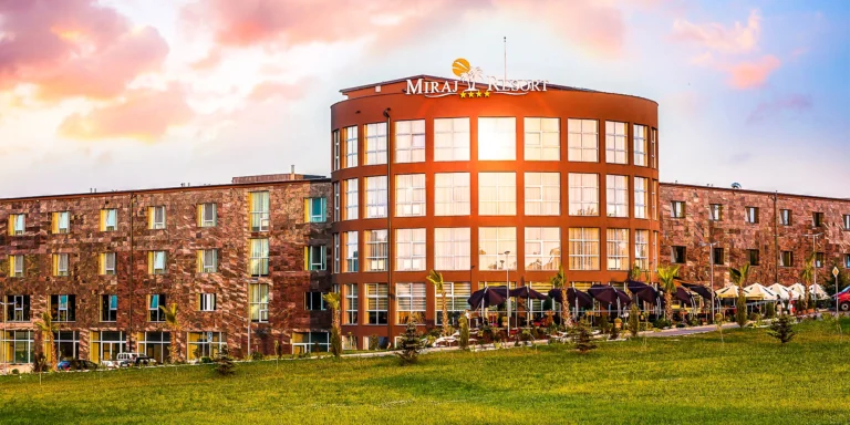 Dovolená s nádechem exotiky u Lučence: celodenní wellness, polopenze, mořské koupaliště a tobogány