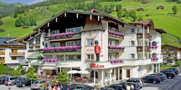 Dovolená v Zillertalských Alpách: 4* hotel s polopenzí, neomezeným wellness a kartou výhod