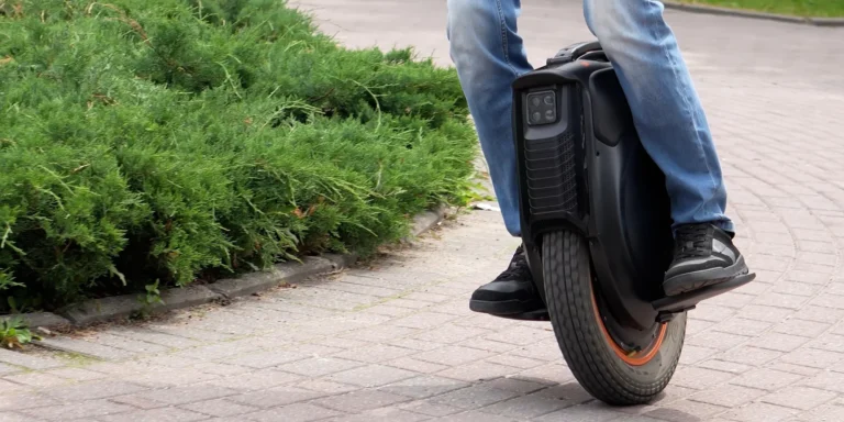 Lekce jízdy na elektrické jednokolce se zkušeným instruktorem