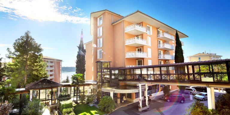 Dovolená ve slovinské Portoroži: hotel se snídaní či polopenzí, termální bazény, pláž a dítě do 13 let zdarma