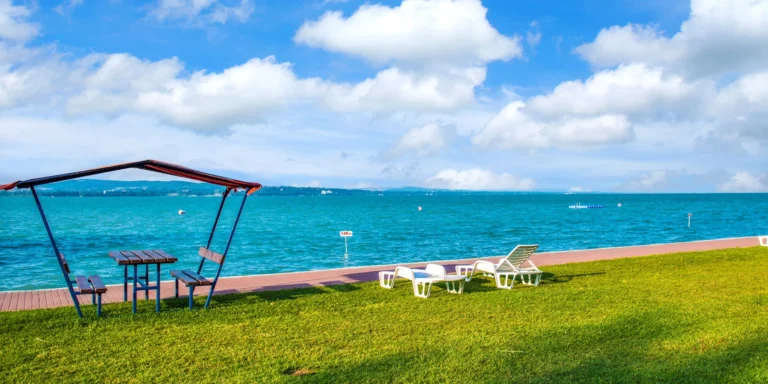 Bungalovy u Balatonu až pro 5 osob: pláž s tobogánem a wellness, animační program