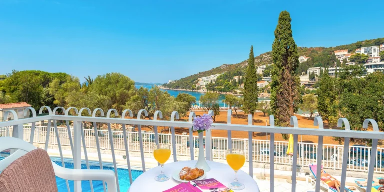 Dubrovník: hotel s bazénem a polopenzí, lokalita hned u pláže
