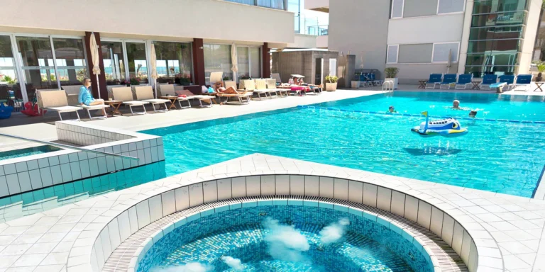 Dovolená v italském Rimini: 4* hotel u pláže, strava, wellness i miniklub