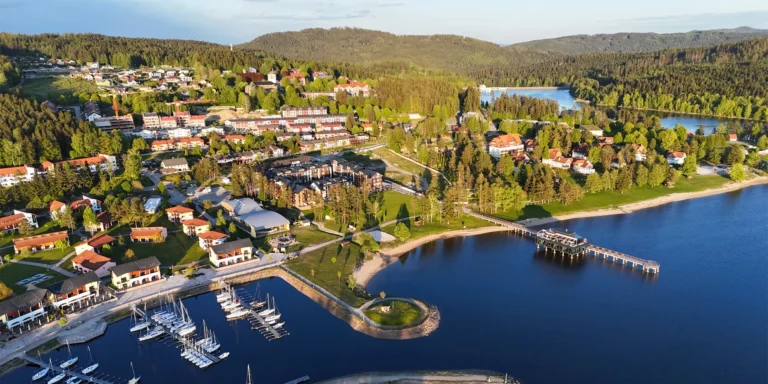 Komfortní apartmány přímo u Lipna se snídaní pro páry i rodinu