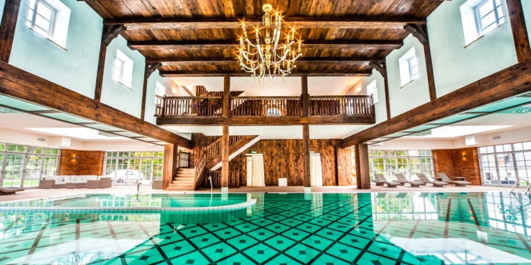 Pobyt v Jelení Hoře v zámeckém hotelu: snídaně, romantická večeře i wellness
