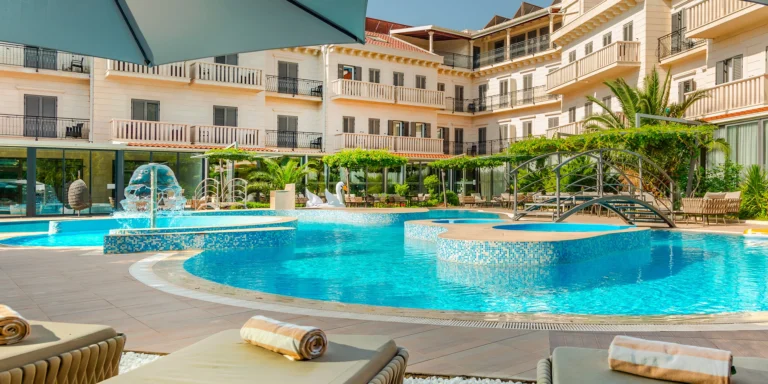 Luxusní hotel ve slunné Dalmácii: polopenze i neomezený wellness