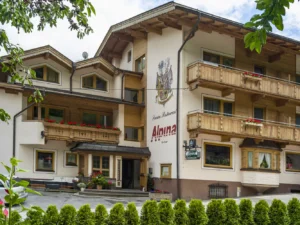 Tyrolské Alpy s polopenzí plus a neomezeným wellness pro pár i rodinu, až 2 děti zdarma