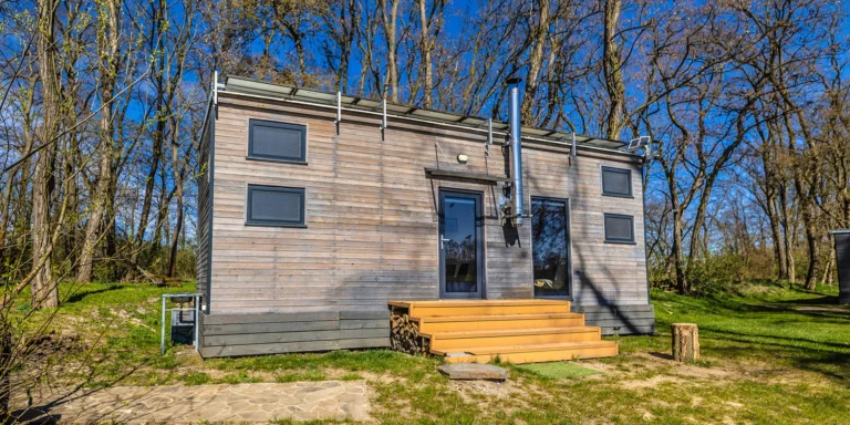 Krásný a plně vybavený tiny house na břehu Labe až pro 4 osoby